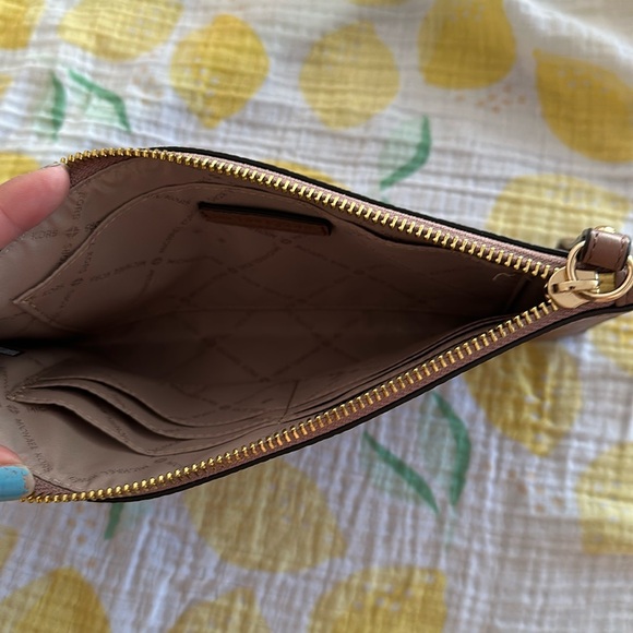 Micheal Kors Wristlet - Picture 2 of 3